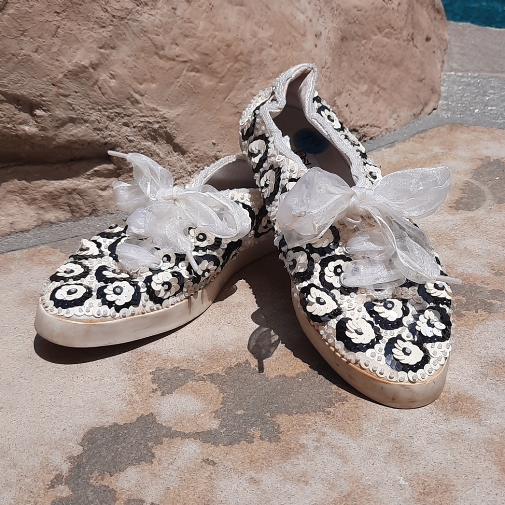 Chinese Laundry 7.5 white black sequin sneakers